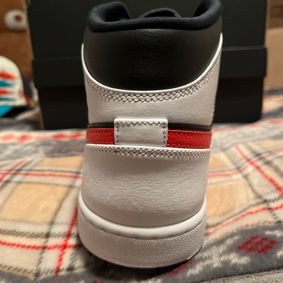 Air Jordan 1 - Picture 8 of 11